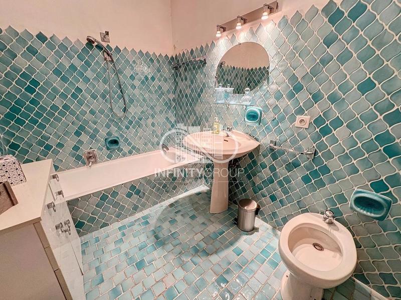 Propriété - 340 m² - 6 pièces