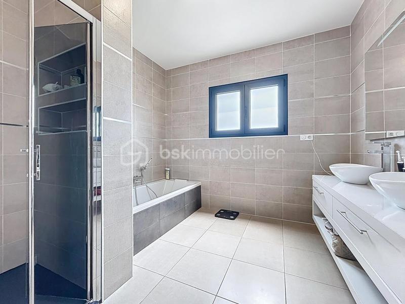 Maison - 180 m² - 5 pièces