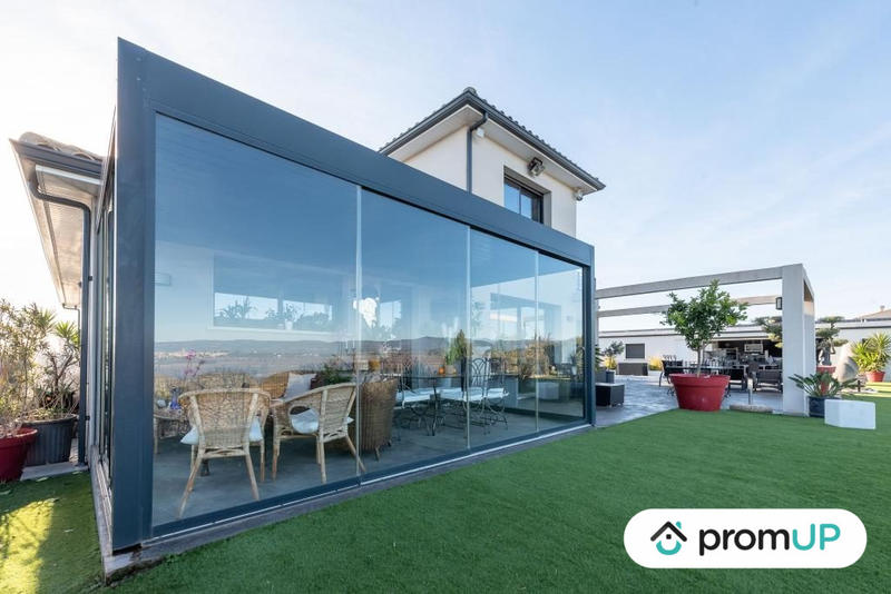 Maison - 260 m² - 7 pièces