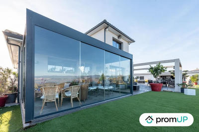 Maison - 260 m² - 7 pièces