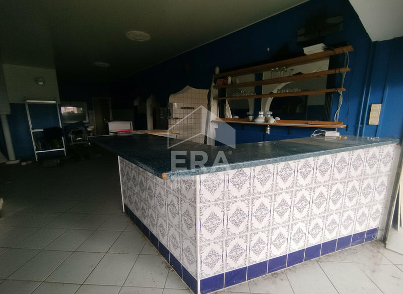 Local commercial - 140 m² - 6 pièces