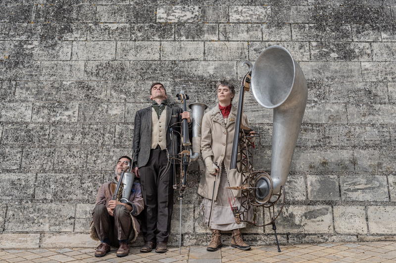 Spectacle - la Fausse Compagnie - le Chant des pavillons