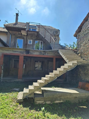 Maison - 213 m² - 8 pièces