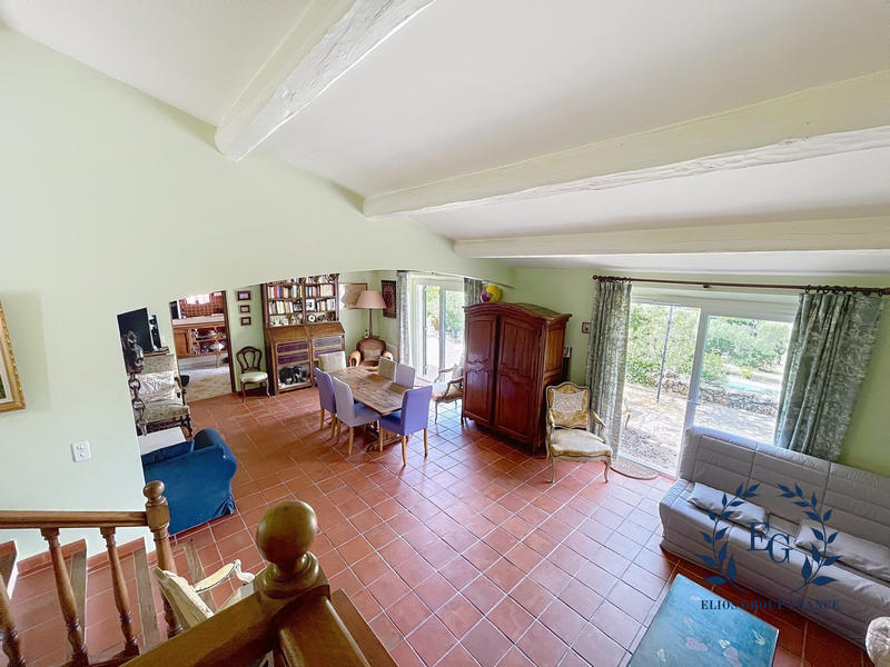 Maison traditionnelle - 218 m² - 6 pièces