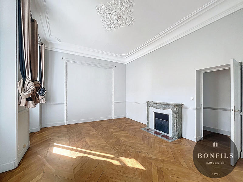 Appartement - 96 m² - 3 pièces