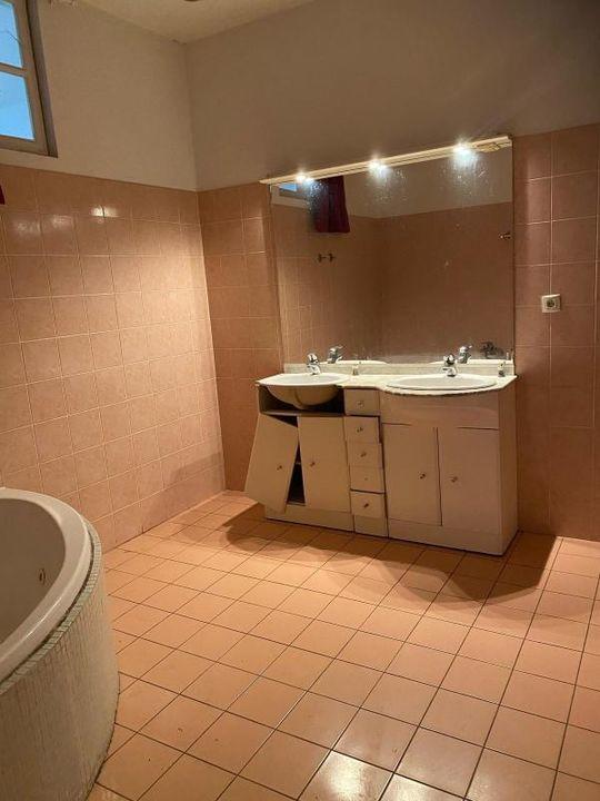 Maison - 274 m² - 7 pièces