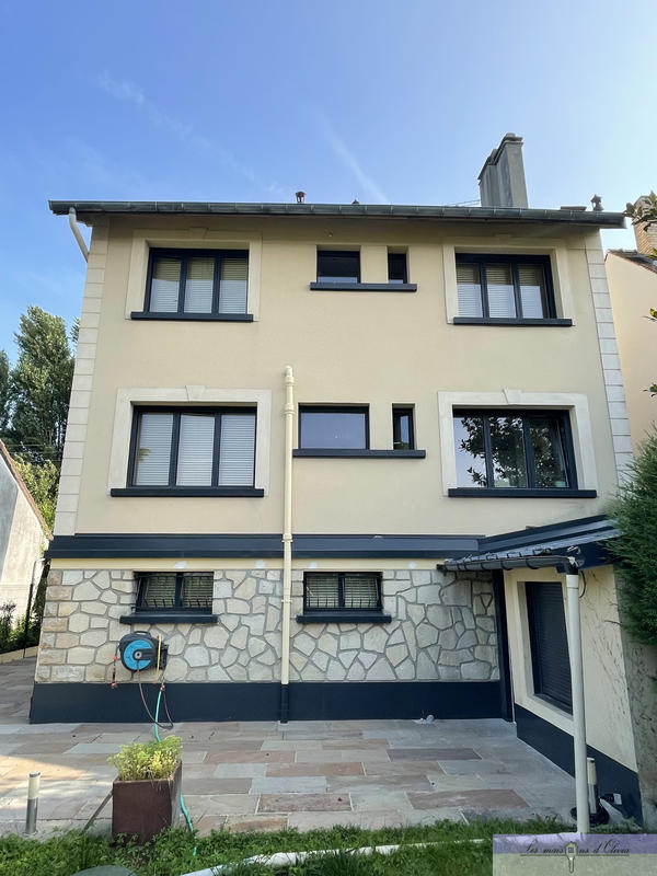 Maison - 230 m² - 9 pièces