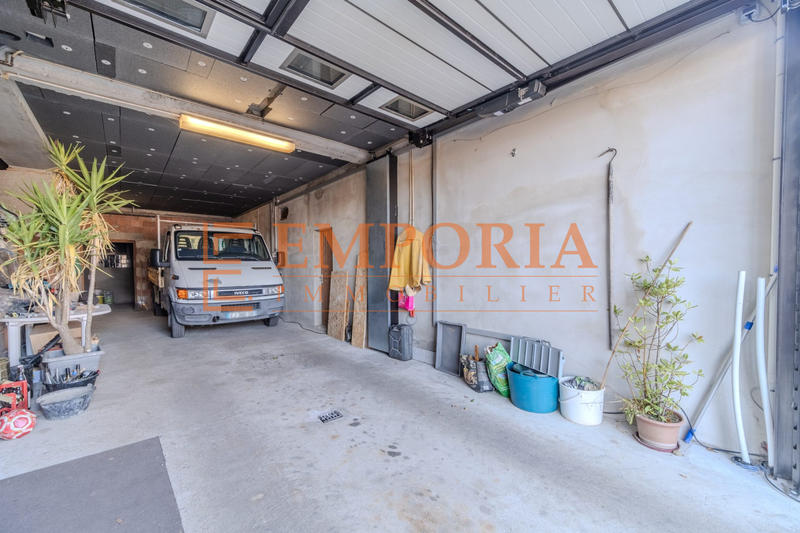 Maison - 250 m² - 9 pièces