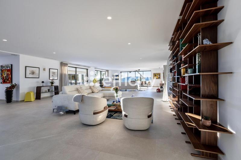 Maison - 860 m² - 14 pièces