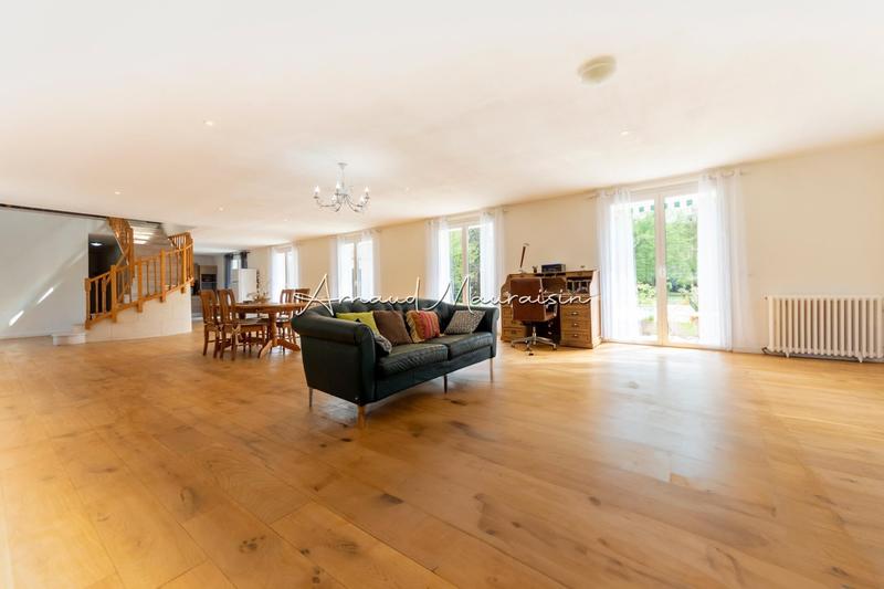 Villa - 300 m² - 7 pièces