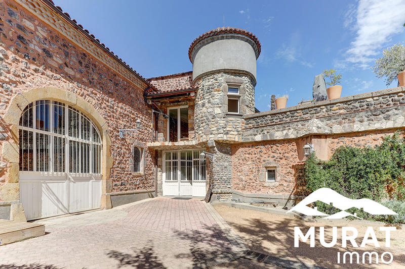 Maison - 440 m² - 8 pièces