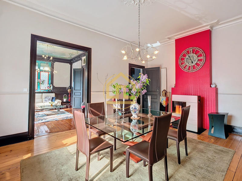 Maison - 292 m² - 9 pièces