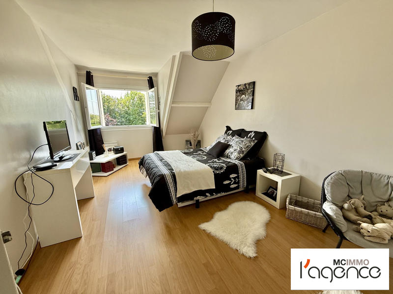 Maison traditionnelle - 170 m² - 6 pièces