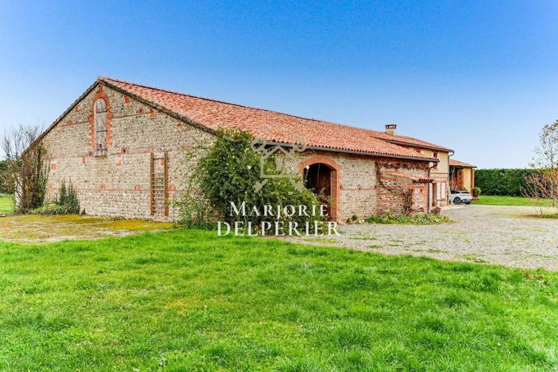 Maison - 422 m² - 10 pièces