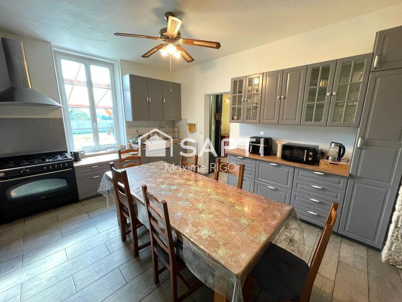 Maison - 220 m² - 8 pièces