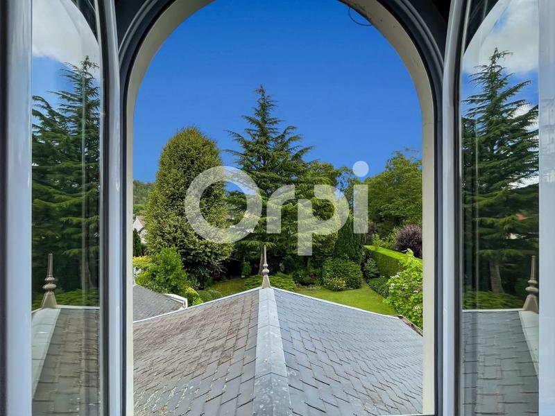 Maison - 203 m² - 7 pièces