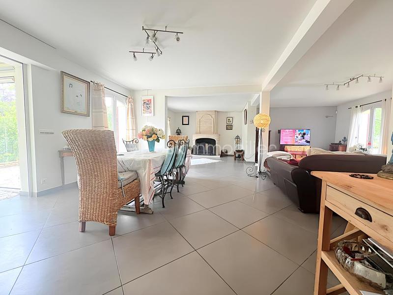 Demeure - 250 m² - 7 pièces