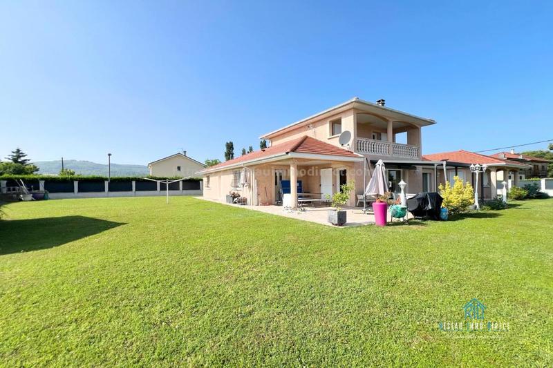 Maison traditionnelle - 170 m² - 6 pièces