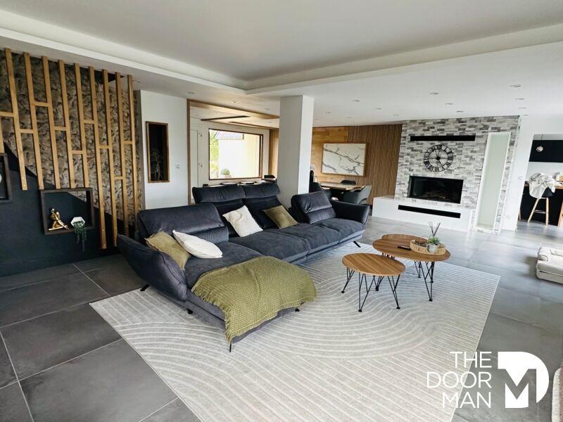 Demeure - 255 m² - 6 pièces