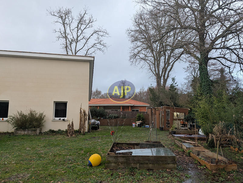 Maison - 99 m² - 5 pièces