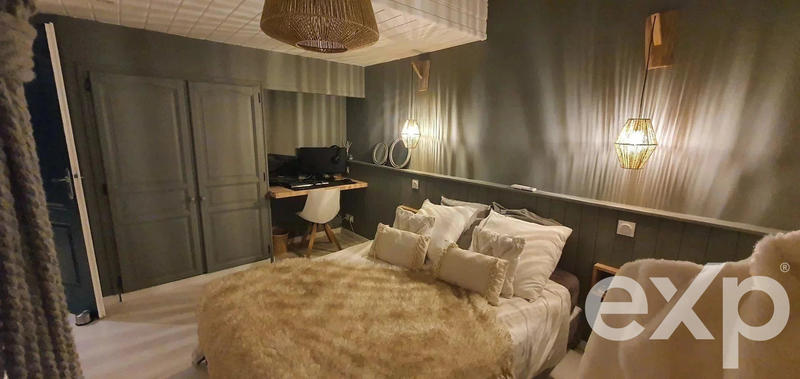 Maison - 304 m² - 10 pièces