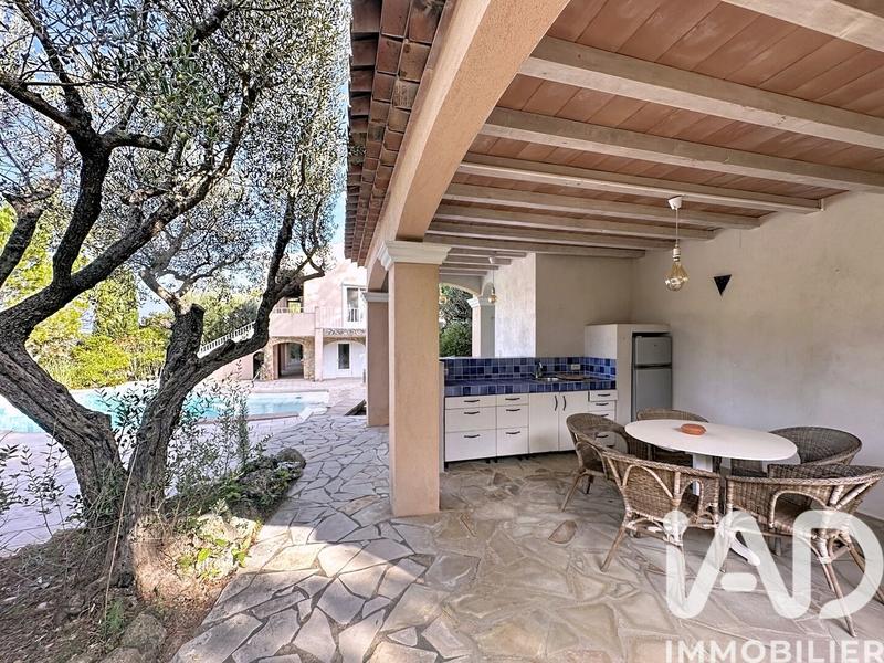 Maison - 216 m² - 6 pièces