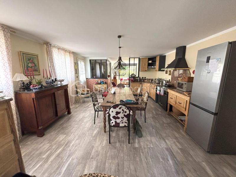 Maison - 200 m² - 6 pièces