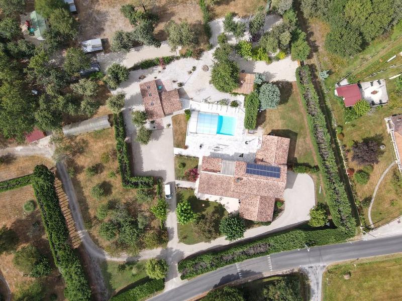 Propriété - 420 m² - 11 pièces