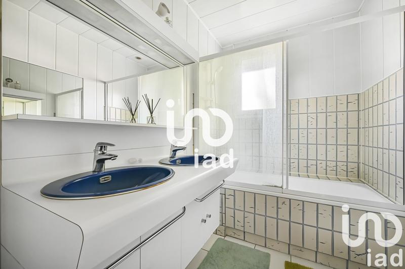 Maison - 230 m² - 8 pièces