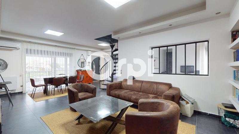 Appartement - 200 m² - 8 pièces