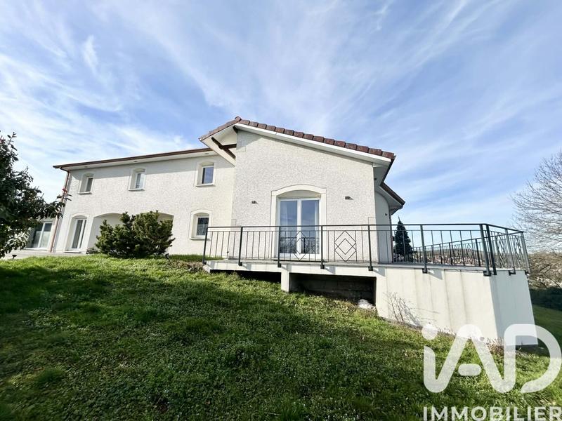 Maison - 331 m² - 6 pièces