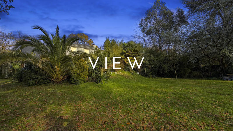 Maison - 202 m² - 7 pièces