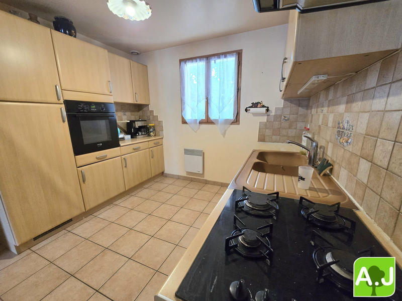 Maison traditionnelle - 137 m² - 8 pièces