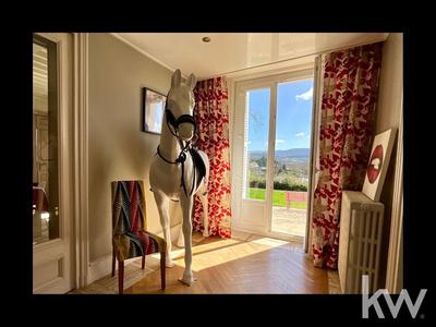 Maison - 445 m² - 9 pièces