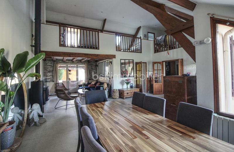 Maison - 200 m² - 8 pièces