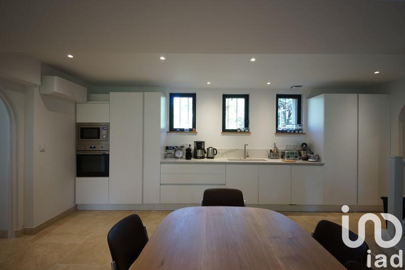 Maison - 250 m² - 9 pièces