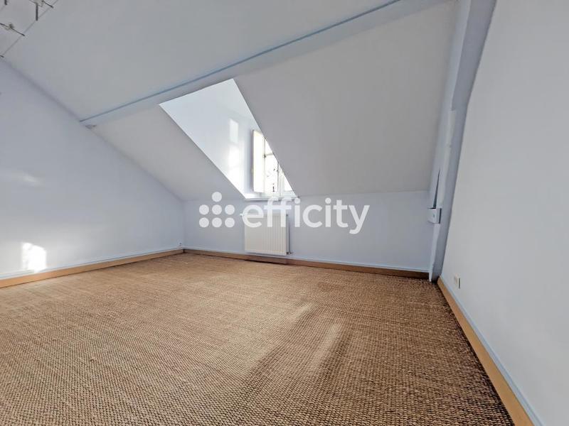 Maison - 248 m² - 9 pièces