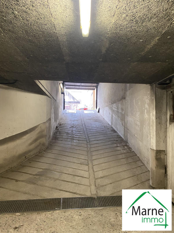 Parking / Garage - 10 m²