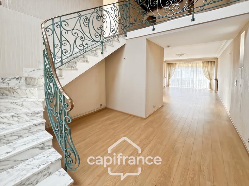 Maison - 200 m² - 6 pièces