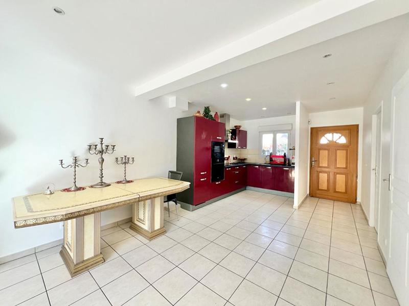 Maison - 98 m² - 5 pièces