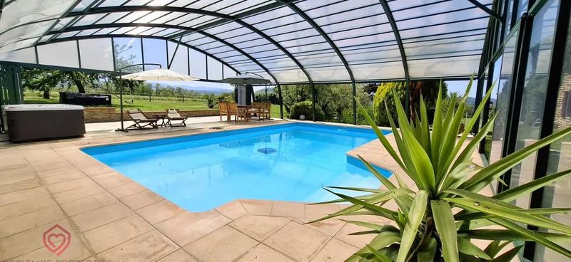 Propriété - 402 m² - 14 pièces