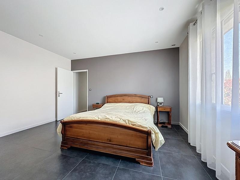 Villa - 256 m² - 9 pièces