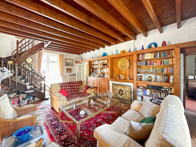 Maison - 312 m² - 7 pièces