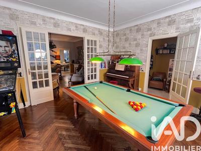 Maison - 220 m² - 7 pièces