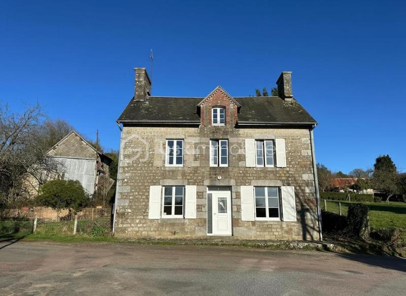 Maison en pierre - 1 130 m² - 5 pièces