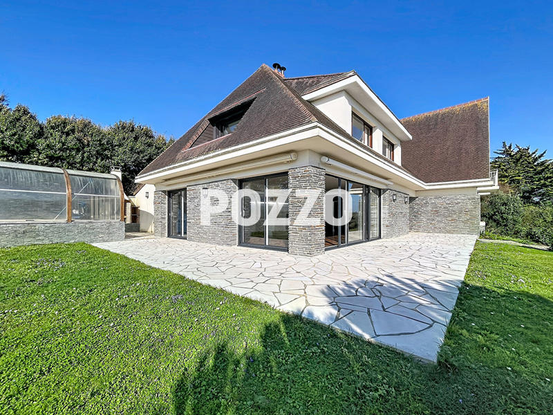 Maison - 280 m² - 9 pièces