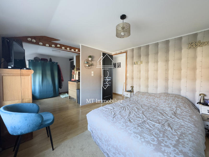 Maison - 215 m² - 9 pièces