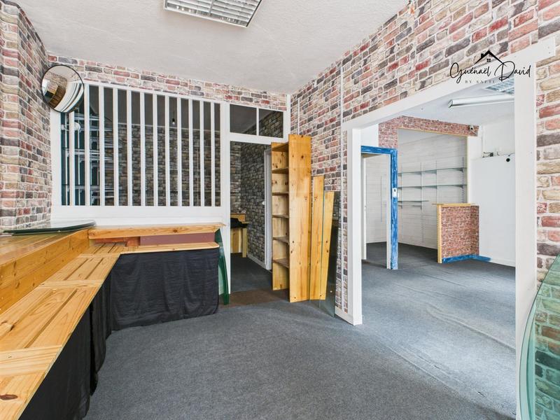 Local commercial - 155 m² - 5 pièces