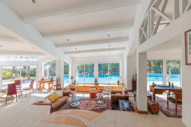 Maison - 304 m² - 7 pièces