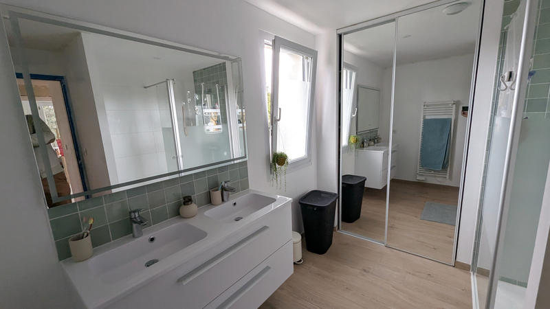 Maison - 202 m² - 8 pièces